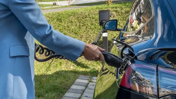 Vale a pena comprar carro elétrico? Entenda o panorama atual